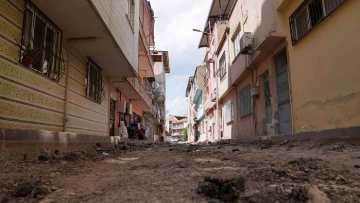 Yunusemre Belediyesinden Barbaros Mahallesi'nde yol çalışması